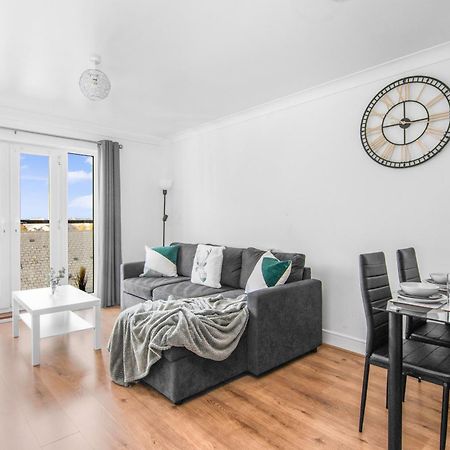 Onsitestays - Cosy 2-Bedroom Apartment With Free Parking, Wi-Fi & London Links Northfleet Екстериор снимка