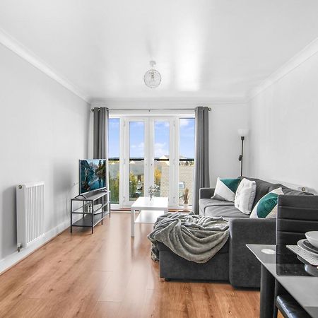 Onsitestays - Cosy 2-Bedroom Apartment With Free Parking, Wi-Fi & London Links Northfleet Екстериор снимка