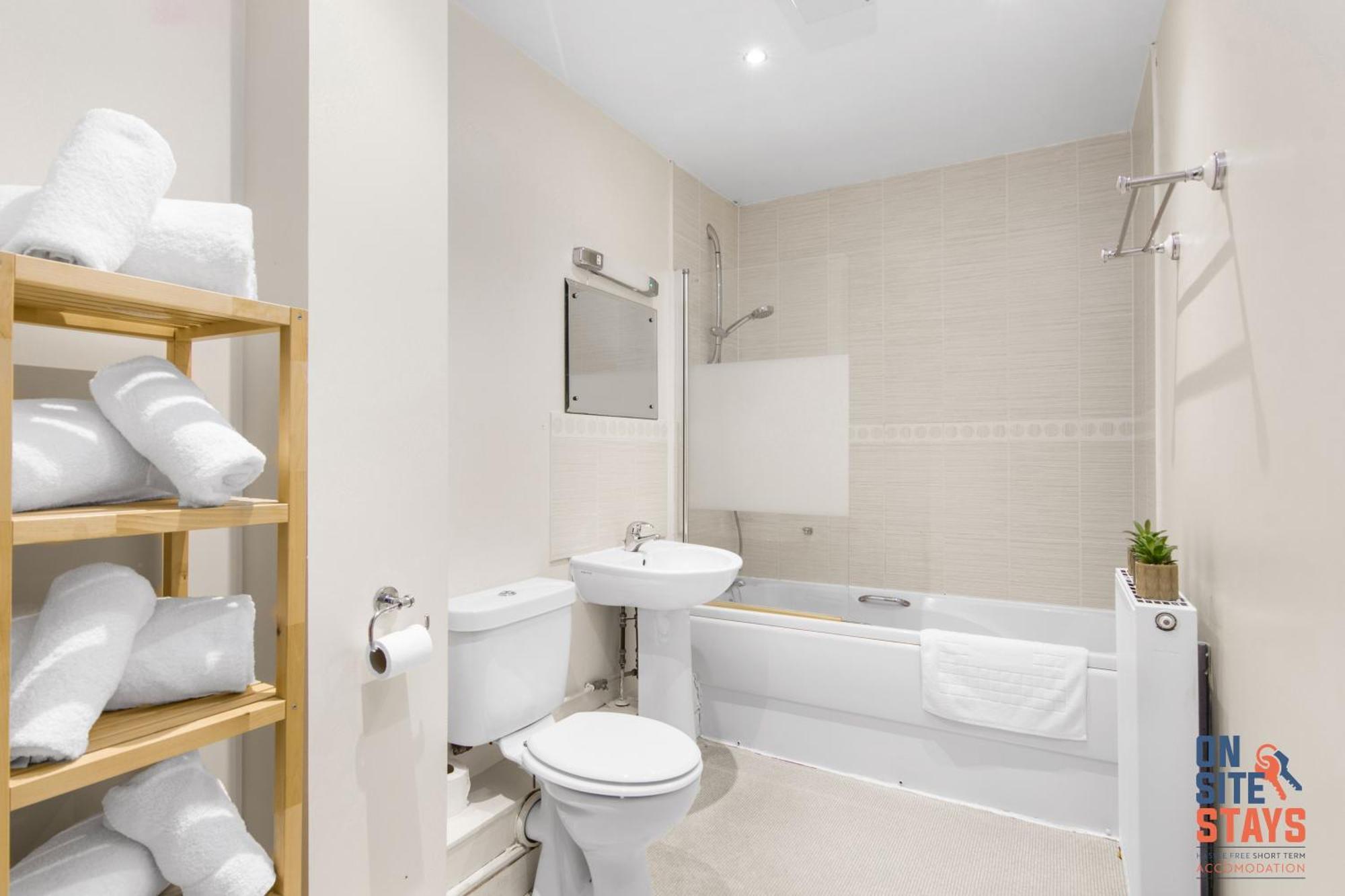 Onsitestays - Cosy 2-Bedroom Apartment With Free Parking, Wi-Fi & London Links Northfleet Екстериор снимка